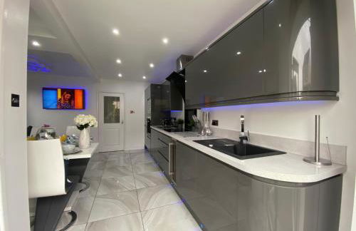 NEW…THE HOTTUB HOUSE BLACKPOOL PLEASURE BEACH - Photo 21