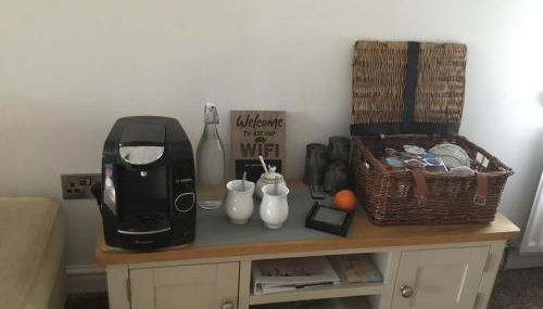 Woodlands Retreat, your own private lounge, bedroom, Bathroom and the use of a hot tub, we also live here - Foto 5