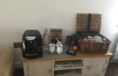 Woodlands Retreat, your own private lounge, bedroom, Bathroom and the use of a hot tub, we also live here - Foto 5