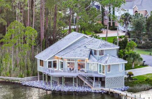 FEATURED ON HGTV'S MY LOTTERY DREAM HOME! Private dock, 15 minute boat ride to Crab Island, 20 minute drive to Destin, Pet Friendly - Foto 1