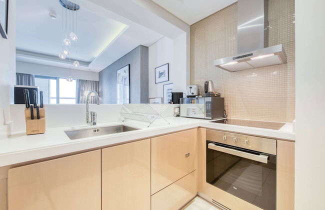 Maison Privee - Cool Dubai Apt next Burj Khalifa & Design District - Photo 10