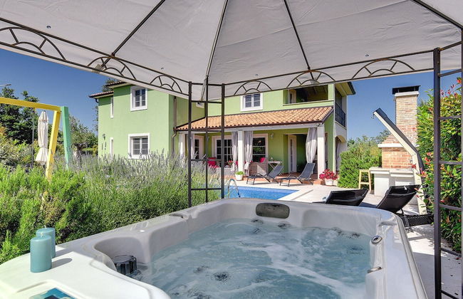 Detached Villa With Swimming Pool in the East of Istria Near the Sea - Foto 23