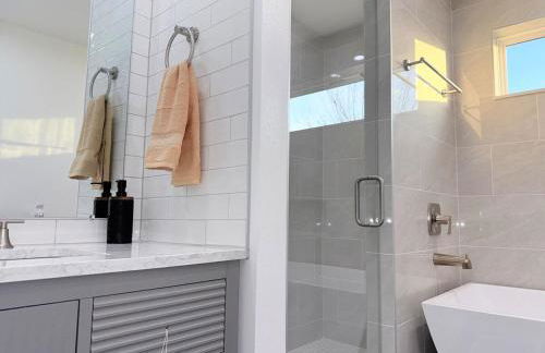 Cozy Lakeview Retreat Home - Photo 31