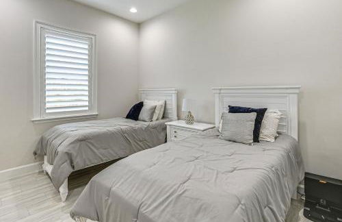 3 Mi to Naples Beach! Couples Resort Getaway - Photo 15