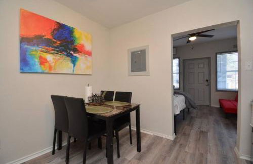 SuperValue Suite #2 @ East End Revitalized - Foto 12