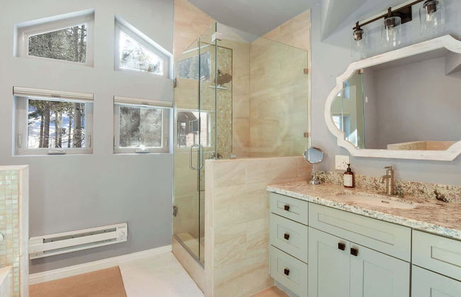 Alpine Chalet Nature Lovers Rejoice! Chic 4 BDR - Photo 26