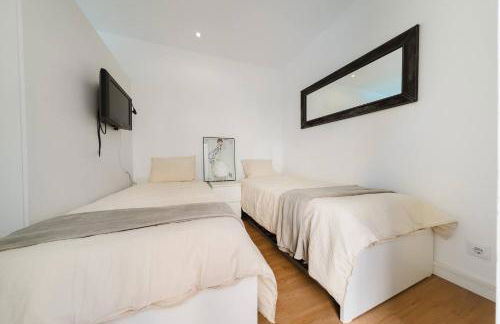 Chiado Gem Private Pool & Patio Retreat - Photo 43