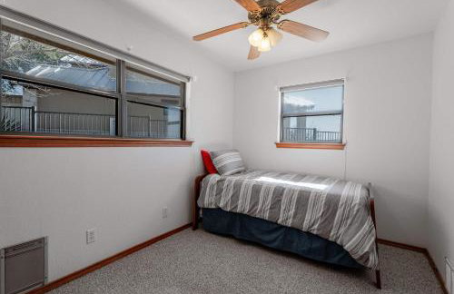 Family Lakefront Home with Large Porch - Foto 14