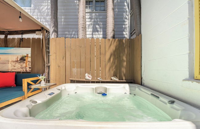 Casita de Catherine by Avantstay 1 Block to Duval St w/ Hot Tub! - Photo 22