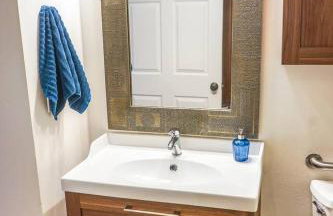 Turquoise Twin ★Vacation COS★3 King Beds★Near AFA - Foto 20