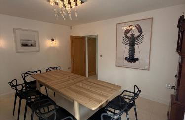 Luxury Villa with Beach Hut and Hot Tub - Photo 33