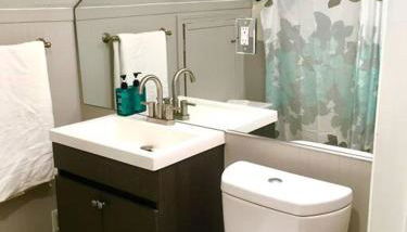 Snug Studio Retreat- Near to Aviation museum and Highway - Foto 2, Shower