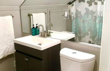 Snug Studio Retreat- Near to Aviation museum and Highway - Foto 2