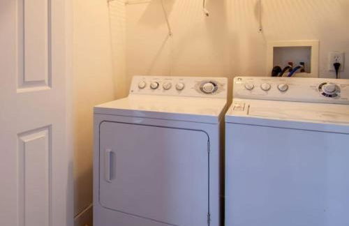 Chesapeake Waterfront - 7BR 5BA - Beach Pool Dock - Foto 35