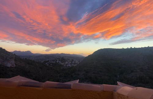 Tranquility, sun, breathtaking views & 7 minutes drive to sea - Foto 30