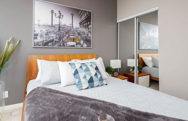 QuickStay Two-Bedroom Condo - Photo 8