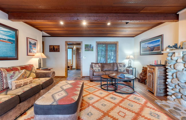 Lakefront Haven by Avantstay Minutes to Ski Resorts Private Dock Boat - Photo 10