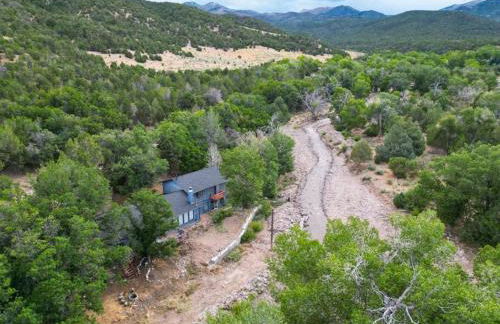 Mountain Home w/ a River in Back - Close to Skiing - Foto 34