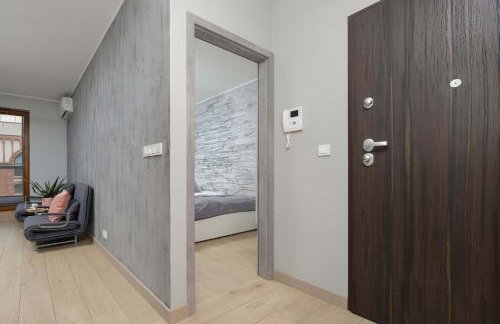 Metro Wola Apartment with Parking & AC next to Warsaw Rising Museum by Noclegi Renters - Foto 16