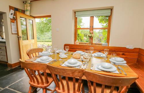 Byrdir Cottage - Photo 7