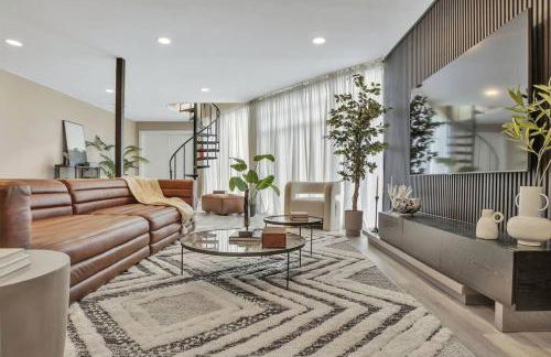 Stunning 2 Story Villa with Pool - Photo 27