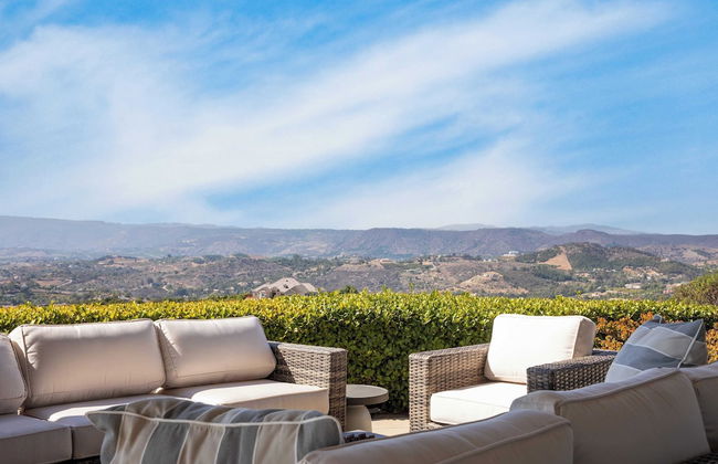 Modern Temecula Mansion w Pool, Hot Tub, Guest House & Valley Views Camila by Avantstay - Photo 54