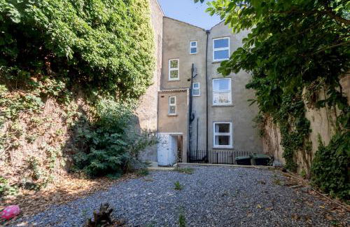 2 Bedroom Flat in the heart of Southend Sleeps 6 - Pass the Keys - Foto 3