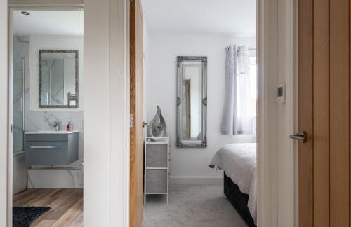 Luxurious 3 bedroom house now with FULL FIBRE INTERNET Shangri la in village of Alfrick with driveway parking for 3 cars in an area of outstanding natural beauty, superb walking,close to Worcester, Malvern showground, theatre, Malvern hills, dogs welcome - Photo 58