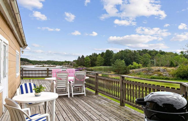 Seaside Cottage With Balcony and Grill - Photo 21