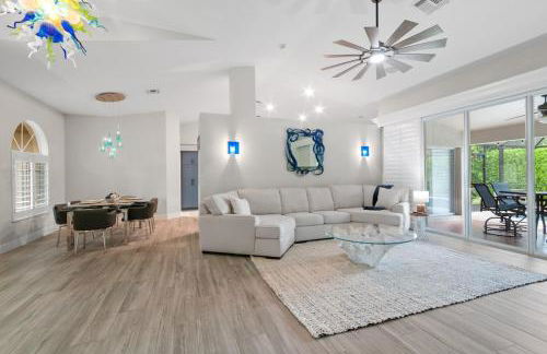 Modern Luxury Retreat in Naples - Photo 20