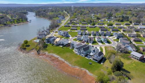 The Modern Mainstay at Barefoot Bay - Foto 1