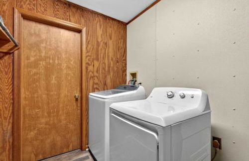 Huge Cabin w Hot Tub, Deck, Grill, Fire Pit, WiFi - Foto 57