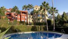 Sea & Mountain View Apartment with Pool & Parking - Foto 1, Garden