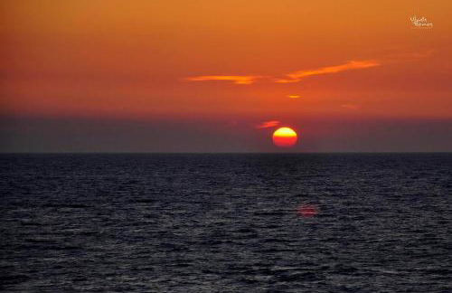 Sunset Cottage - Photo 1