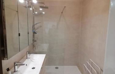 Idéalement placé ,tout a pied ,parking - Foto 2