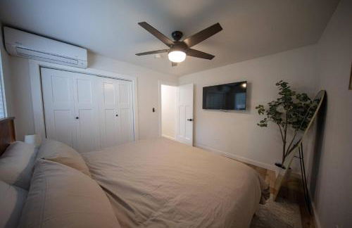 Centrally Located Cozy Modern Home in Bethel - Foto 52