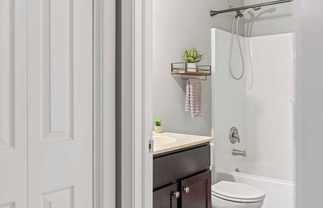 Tavern at the Woods by Avantstay Lakefront Views, Hot Tub, Firepit, Game Room - Foto 32