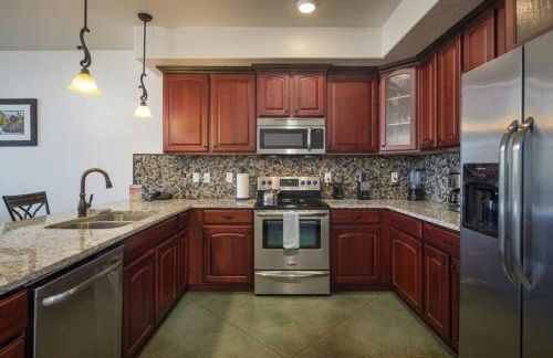 Luxury Downtown Rental (Hot Tub/Pet Friendly) - La Dolce Vita Villas #11 - Foto 4