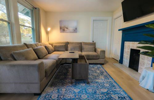 The Crestwood - 3BR Home with Parking - Near Atlanta and Stone Mountain - Photo 17