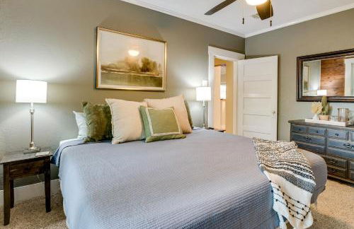 Hot Tub and Outdoor Kitchen Stylish Home in Bryan - Foto 12