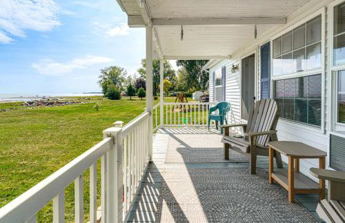 Lake View Dog-Friendly Home with Yard and Fire Pit! - Photo 2