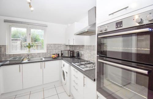 Milton Keynes 5BR Contractor house, families/ groups welcome. - Photo 25