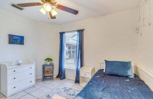 Relax Poolside Spring Hill Family Home with Yard! - Foto 28