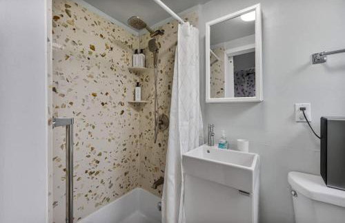 Garden Oasis Cozy Home Near Bart Shop with Parking - Photo 11