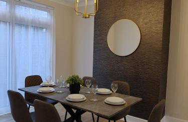 NEW 4 Beds Huge Driveway for LWBs Group Base Willenhall Bilston Junction 10 M6 A454 Keyway Junction A463- Wolverhampton Walsall--Bloxwich - I54 Business Park-Molineux Stadium - BY Samina - ARZ Stays - Regular Work & Long Stays Available - Foto 19