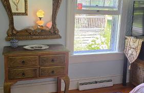 1920s Phoenicia Bungalow with Vintage Furnishings, Sauna, Fireplace, & Fenced Backyard - Foto 16