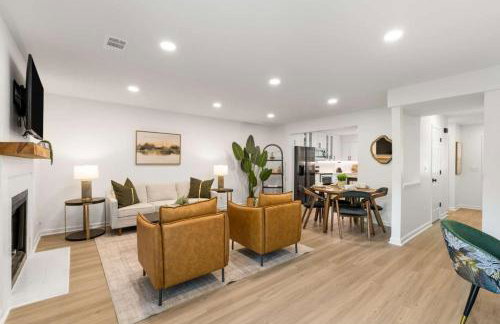 Stroll to Downtown Alpharetta AND Avalon Shops - Foto 3