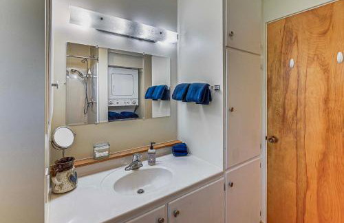 Walk to Flathead Lake Airy Home with Mtn Views! - Foto 13