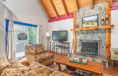 Secluded Cabin with Quality Furnishing and Hot Tub - Foto 8