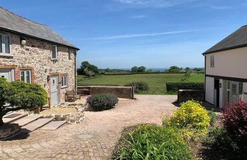 The Barn at Pentregaer Ucha, with tennis court and lake - Foto 5
